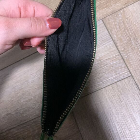 Green floral wristlet - Picture 3 of 3